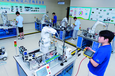 智能機(jī)器人的研發(fā) 革新與挑戰(zhàn)